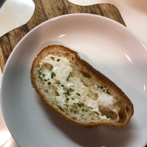 ガーリックバターでフランスパン